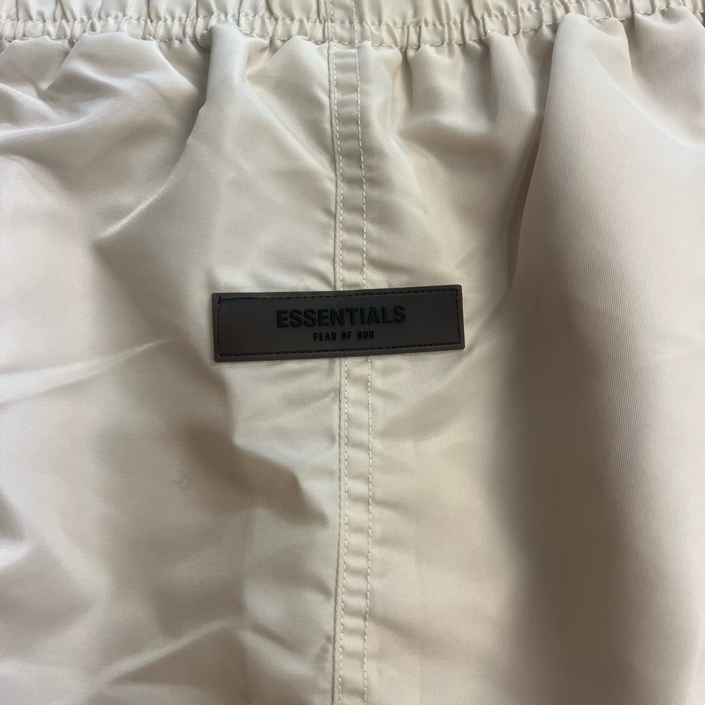 Essentials shorts - Picture 8 of 8